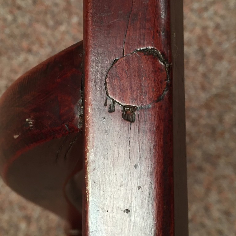 An early 19th century yew wood and ash Mendlesham chair, with pierced splat and boxwood line - Image 3 of 4