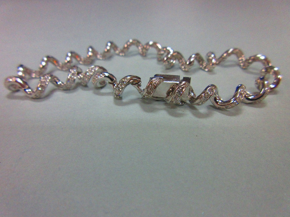 A spiral link diamond bracelet, the continuous smooth line of links forming an open centre - Image 4 of 4