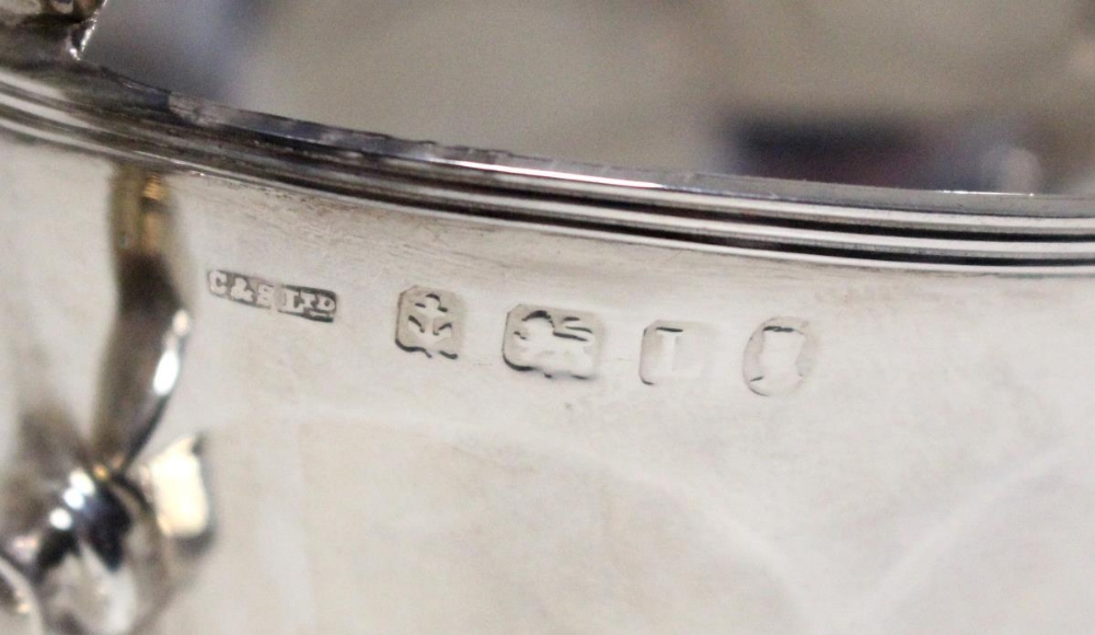 A small silver sauce boat, by Collingwood & Sons Ltd, Birmingham 1935, of oval panelled form - Image 3 of 9