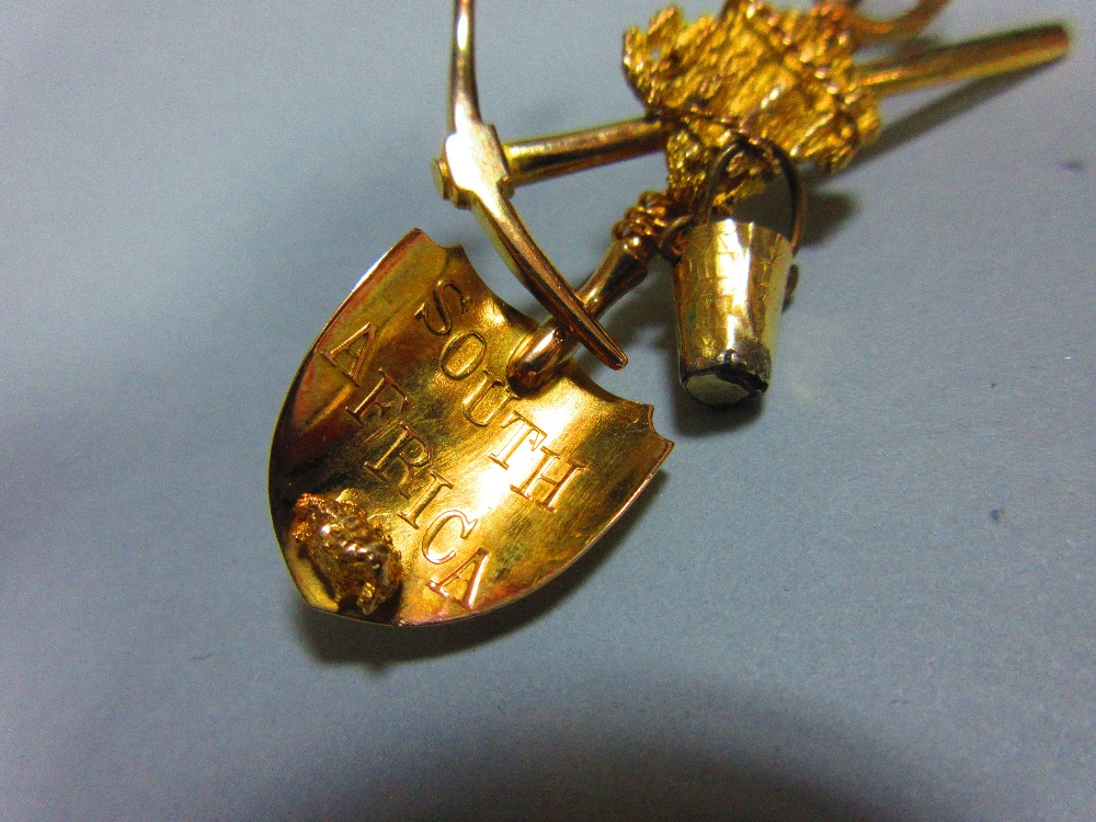 A South Africa gold rush brooch, with shovel, pick and free-swinging bucket tied together, the - Image 5 of 5