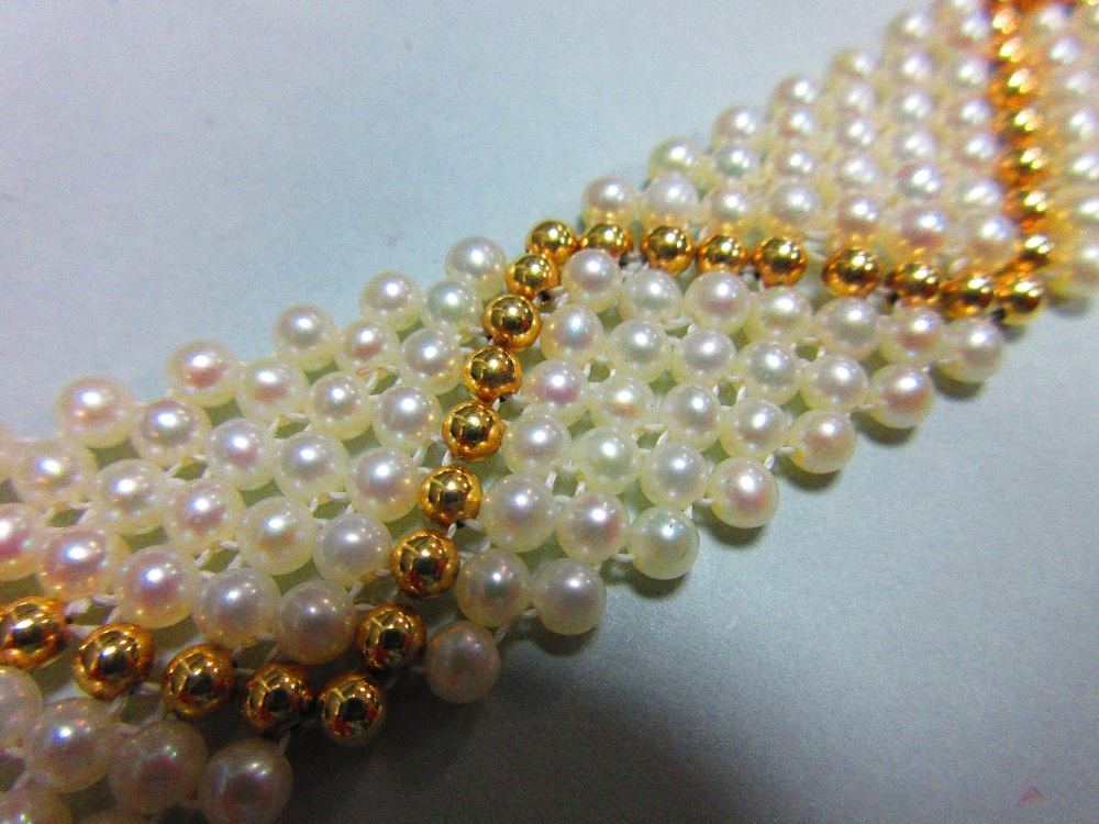 A contemporary pearl bead choker, designed as a ribbon of closely strung 3mm pearls incorporating - Image 2 of 3