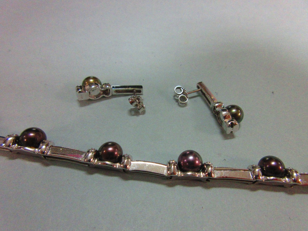 A black pearl and diamond bracelet and earring suite set in 18ct white gold, the bracelet designed - Image 4 of 5