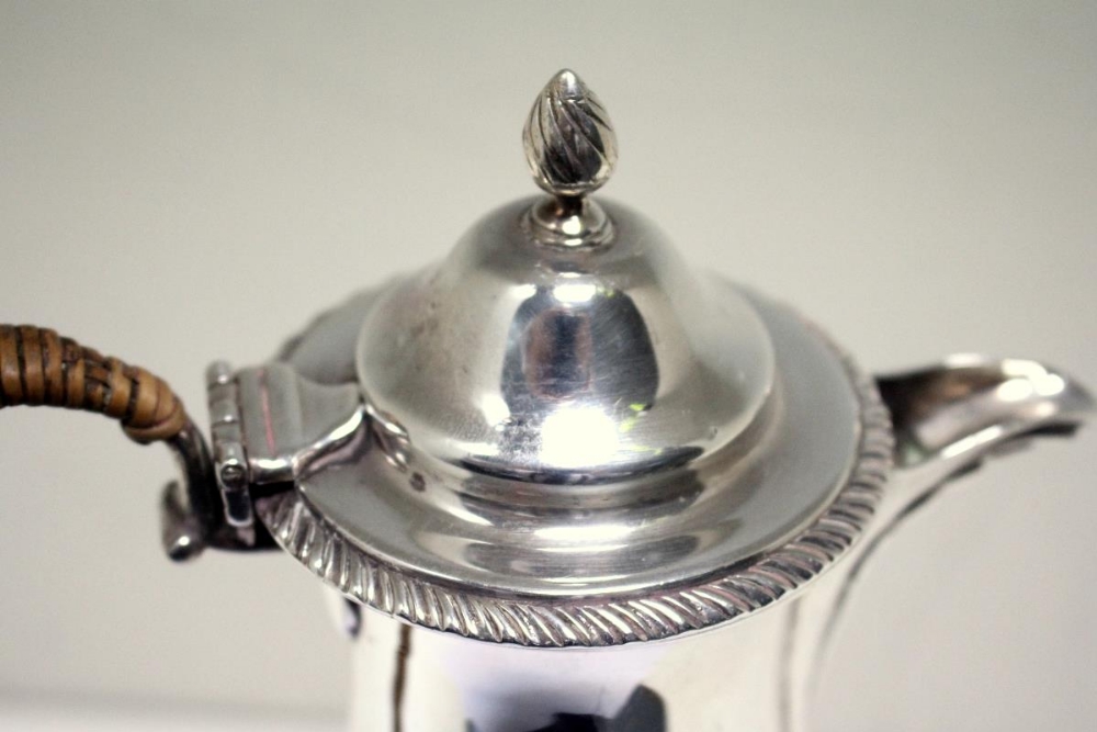 An Edwardian silver hot water jug, by Marston & Bayliss, Birmingham 1905, the plain baluster body - Image 4 of 5