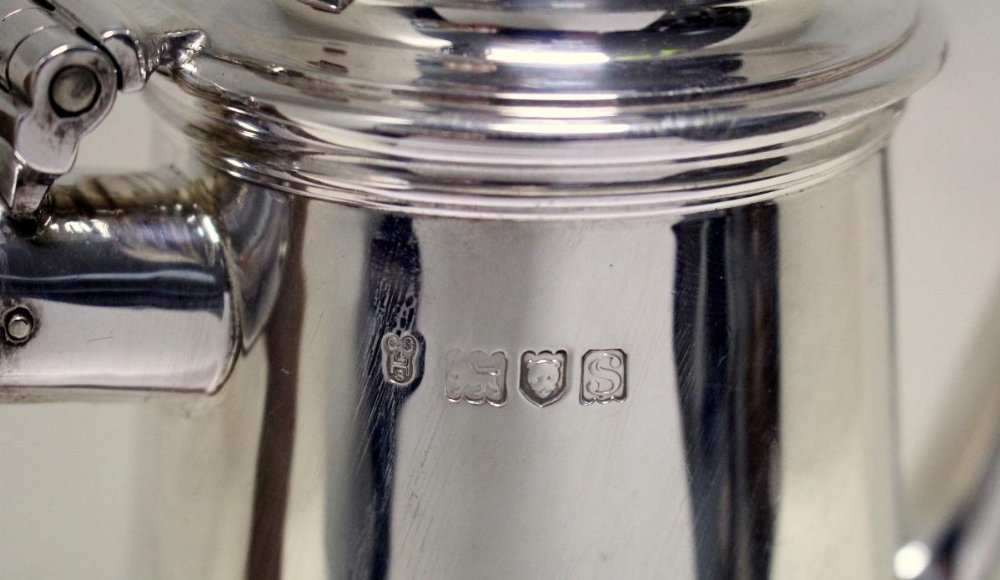 An 18th century style silver coffee pot, by Charles Stuart Harris & Sons, London 1913, of plain - Image 3 of 6