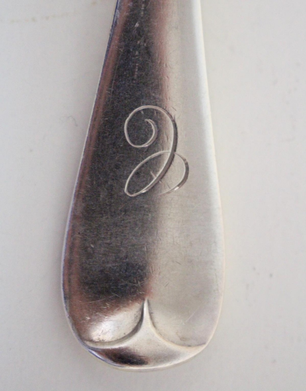A late Victorian silver Old English pattern flatware service, mostly by Wakely & Wheeler, London - Image 6 of 6