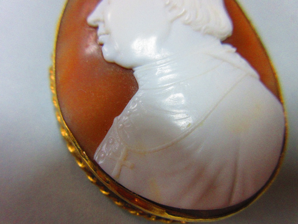 A portrait cameo by Tommaso Saulini, the finely carved shell cameo depicting an unidentified - Image 7 of 7
