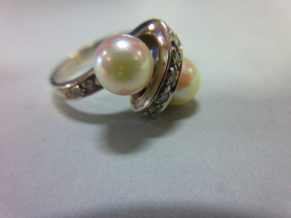 A Continental white gold, pearl and diamond crossover ring, the plain shank set to the front with - Image 5 of 5