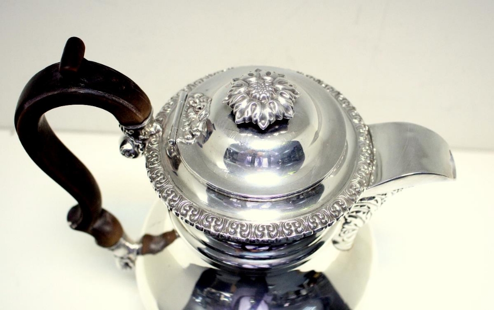 A George IV silver coffee pot/hotwater jug, by I & G Fearn, Sheffield 1823, of broad baluster form - Image 4 of 7