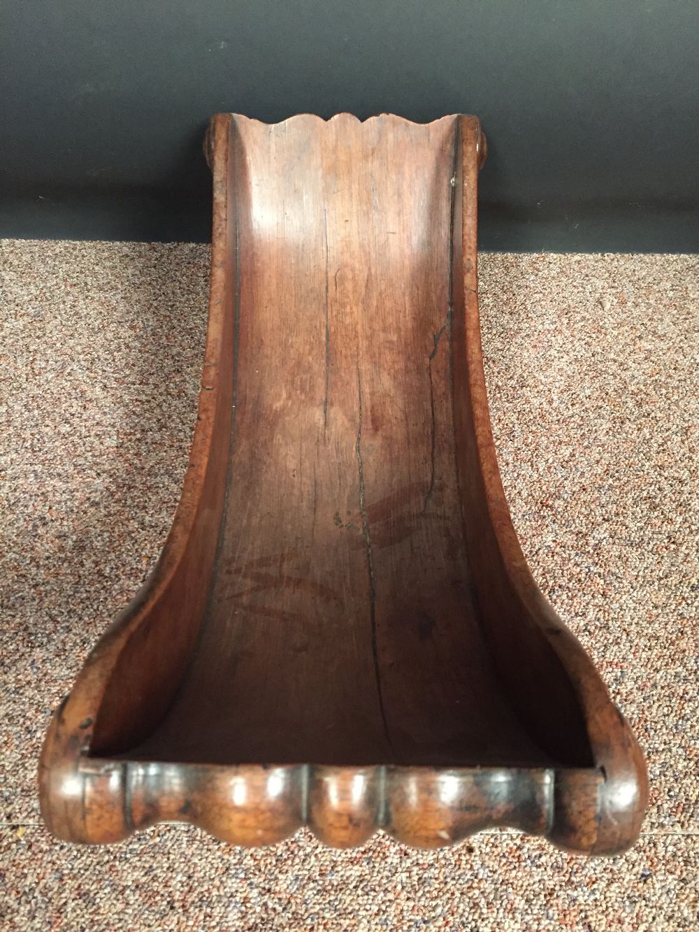 A 19th century mahogany cheese coaster, the curve shaped body raised on four bun feet 19 x 44cm (7 x - Image 4 of 5