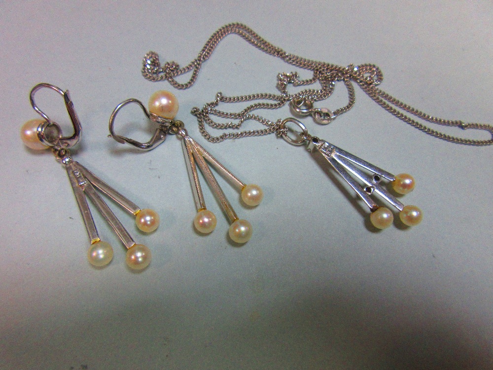 An Italian 18ct white gold and pearl earring and necklace suite, the earrings with hook and snap - Image 2 of 3