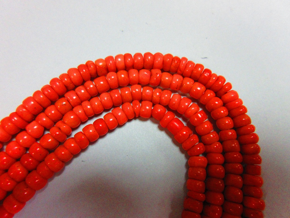 A period four strand Dutch coral necklace, each strand of approximately uniform tyre shaped beads, - Image 4 of 4