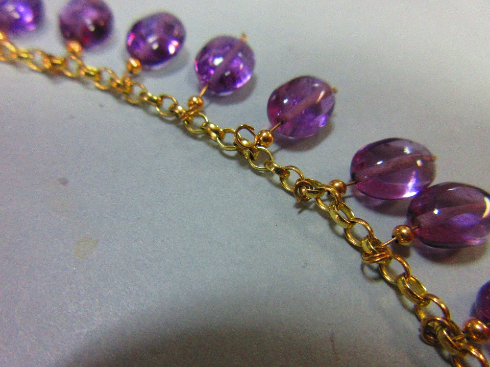 An amethyst fringe necklace, the unmarked yellow precious metal belcher link chain suspending evenly - Image 3 of 4