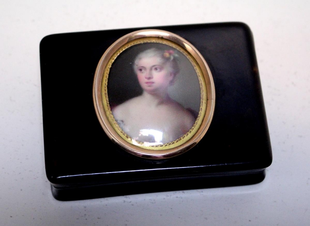 An early 19th century tortoiseshell portrait snuff box of rectangular form, the cover applied with - Image 2 of 5