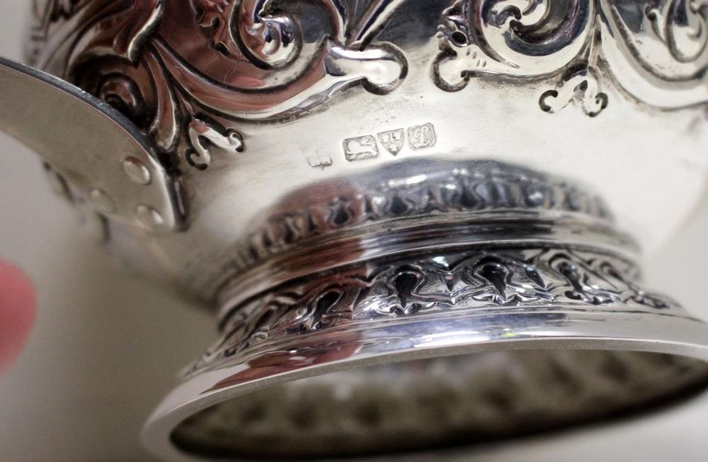 A small Arts and Crafts bowl by Nathan & Hayes, Chester 1911, circular and embossed with bands of - Image 5 of 5