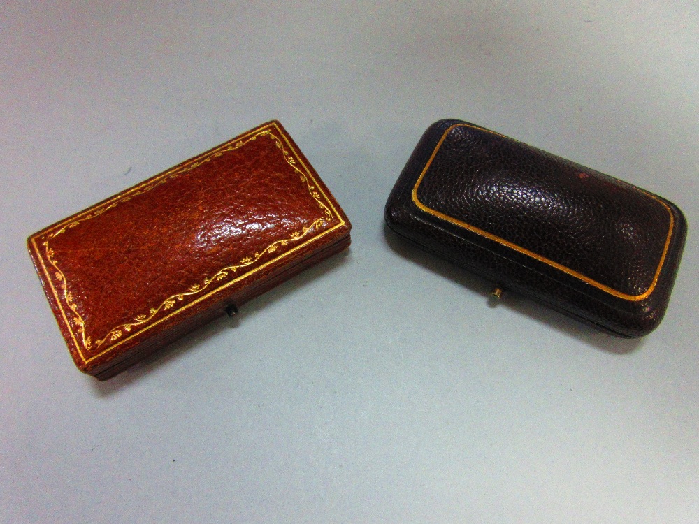 Two period seed pearl brooches both in gold tooled leather fitted cases by the Goldsmiths' & - Image 5 of 5