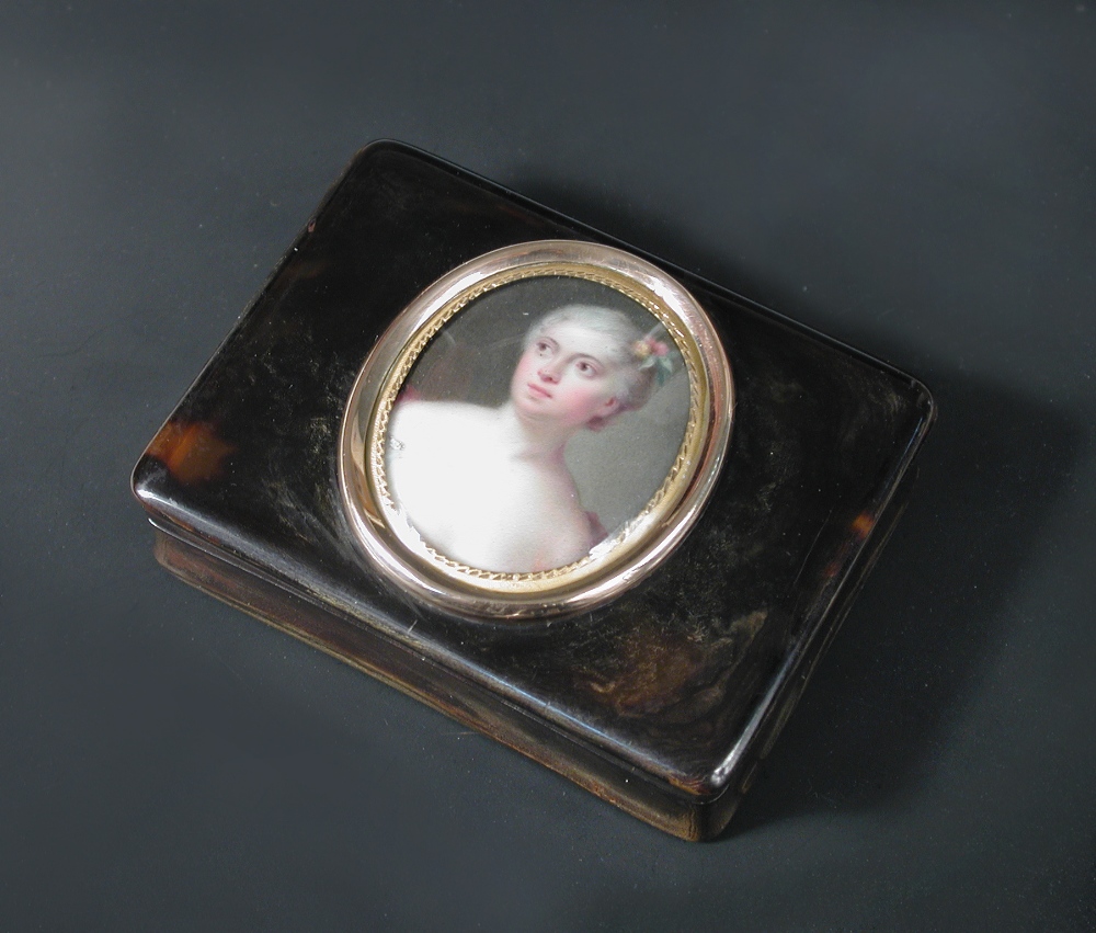 An early 19th century tortoiseshell portrait snuff box of rectangular form, the cover applied with