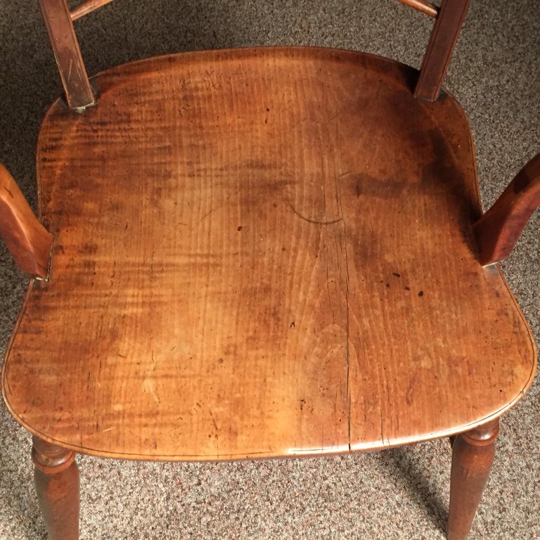 An early 19th century yew wood and ash Mendlesham chair, with pierced splat and boxwood line - Image 2 of 4