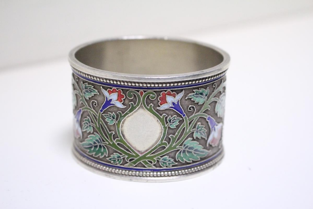 Two Russian silver and cloisonné enamel napkin rings. by Grachev, St Petersburg, 1896 (88 zol.), - Image 2 of 4