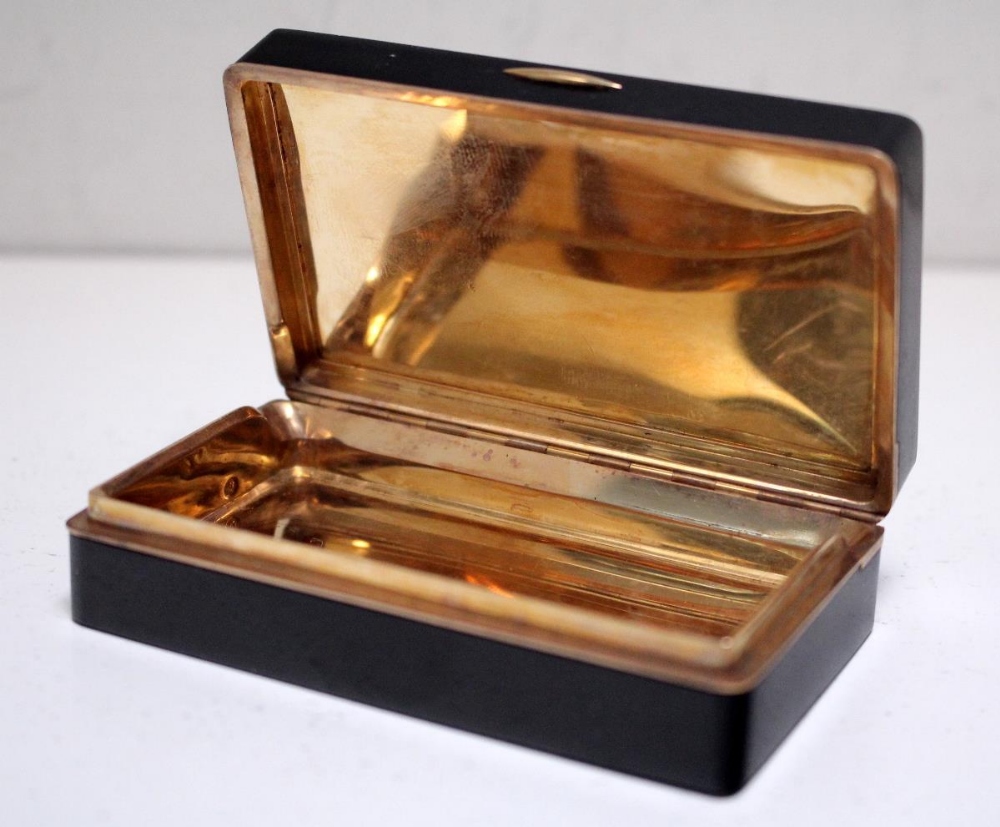 An early 19th century French gold lined tortoiseshell snuff box, maker P.A.M, Paris 1809-1819, of - Image 3 of 6