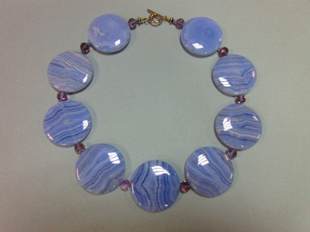 A blue lace agate and amethyst necklace, with 40mm diameter blue lace agate discs alternating with