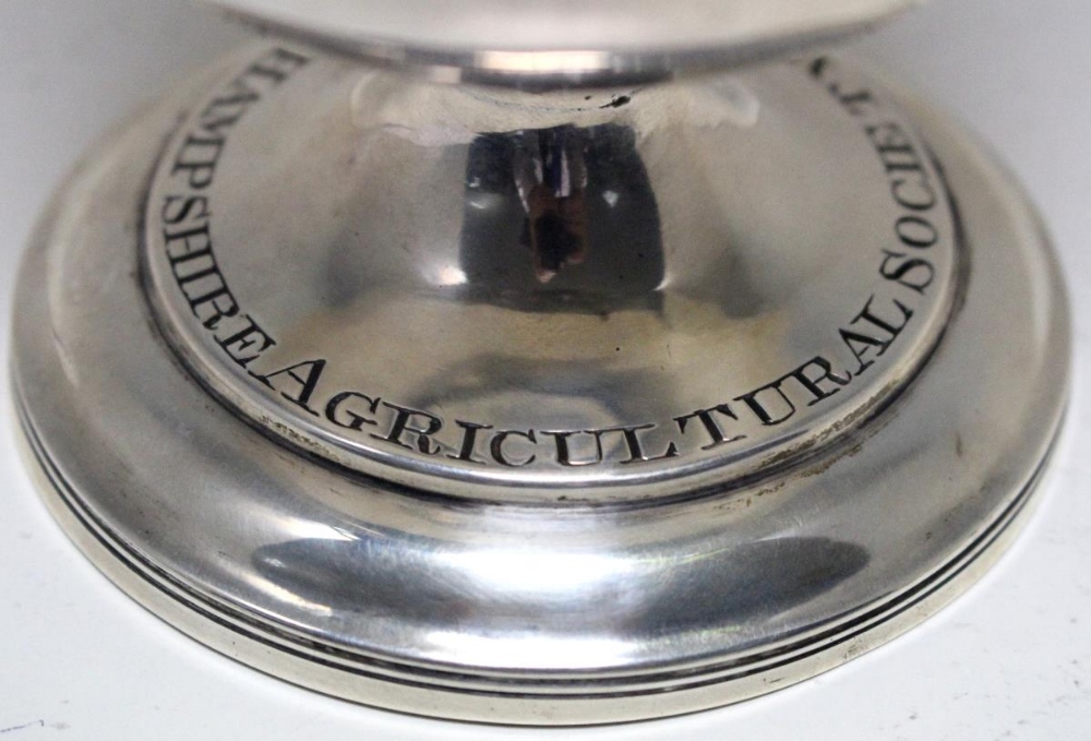 Hampshire Agricultural Society - a Regency silver goblet, by Solomon Hougham, London 1815, campana - Image 4 of 6