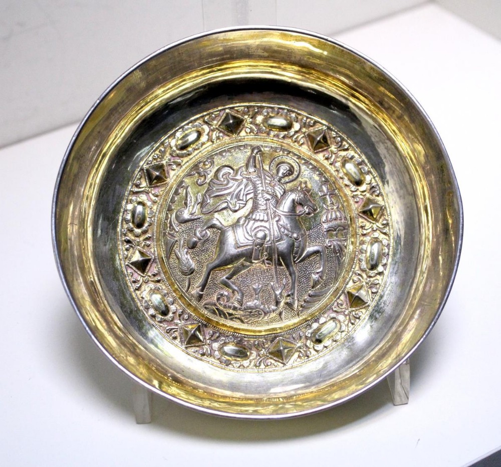 A small parcel gilt bowl, possibly German or Eastern European, unmarked, circular with central - Image 2 of 4