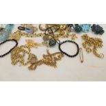 A quantity of costume jewellery to include brooches, bead bracelets, gilt metal etc