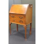 An Edwardian oak bureau of small proportions on slender Cabriole legs, 100 cm high x 61 cm wide