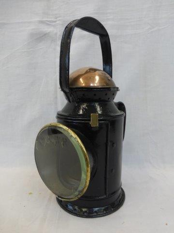 A GWR lamp, pre grouping, complete with GWR reservoir and burner no 9277.