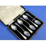 A George V set of six silver Teaspoons, by James Dixon & Sons Ltd, hallmarked Sheffield, 1922, the