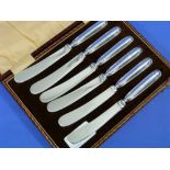 A George V set of six silver-handled Cake / Dessert Knives, hallmarked Sheffield, 1919, with