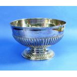 An Edwardian silver Bowl, by James Deakin & Sons, hallmarked Sheffield, 1905, of circular form on