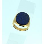 A gentleman's 18k yellow gold Signet Ring, the front set with a plain oval Lapis Lazuli, Size O.