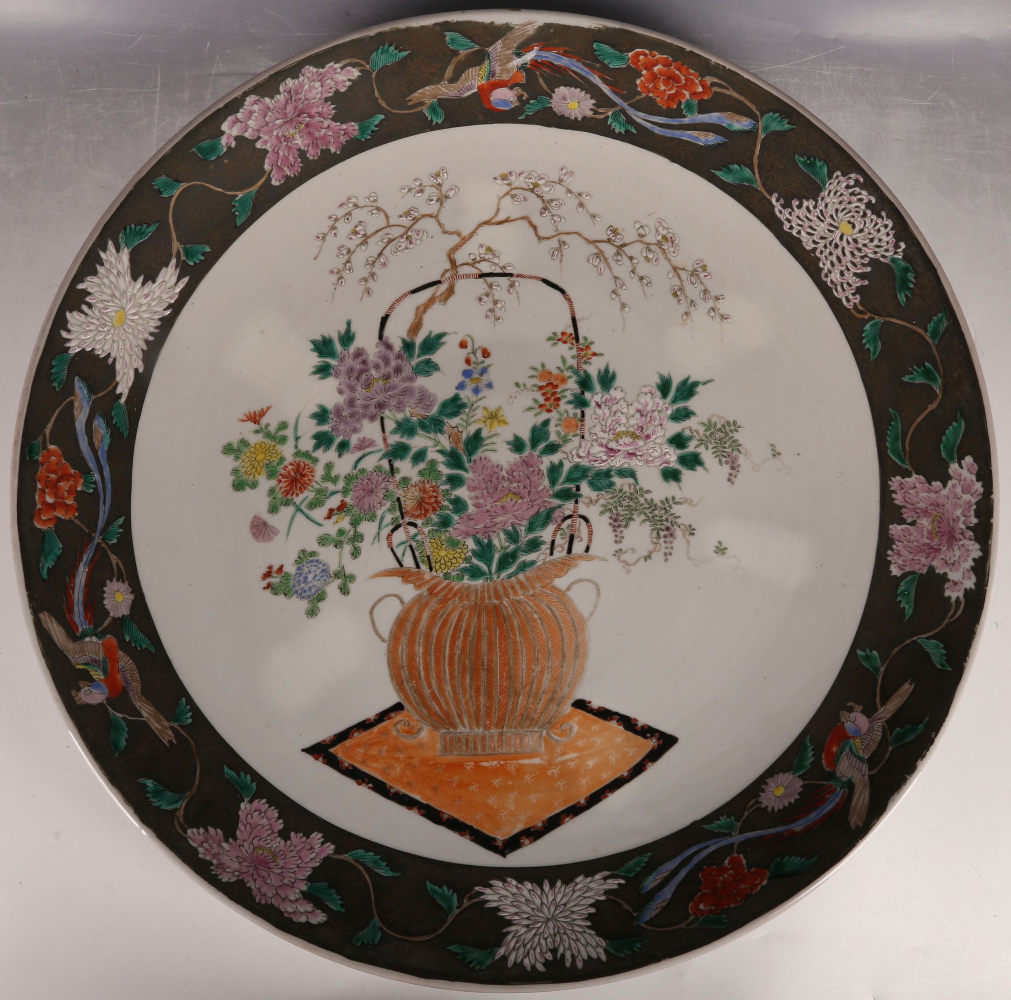 Two large famille noire dishes, one with a bird among flowers, the other with a flower bouquet, 40 / - Image 2 of 5