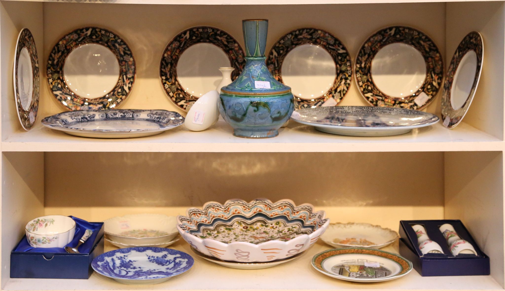 A miscellaneous collection of pottery and porcelain, to include a Continental pottery dished bowl