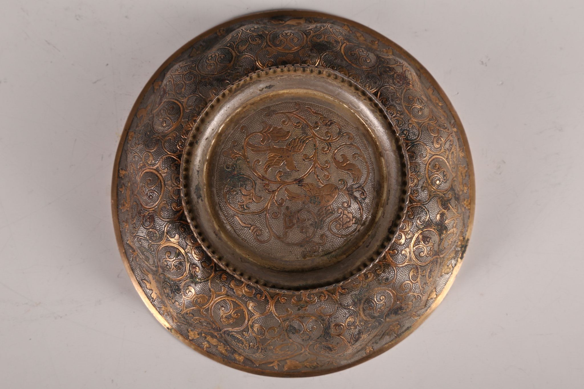 A Chinese lobed dish, with inlaid decoration to the exterior and a circular panel of deeply - Image 4 of 4