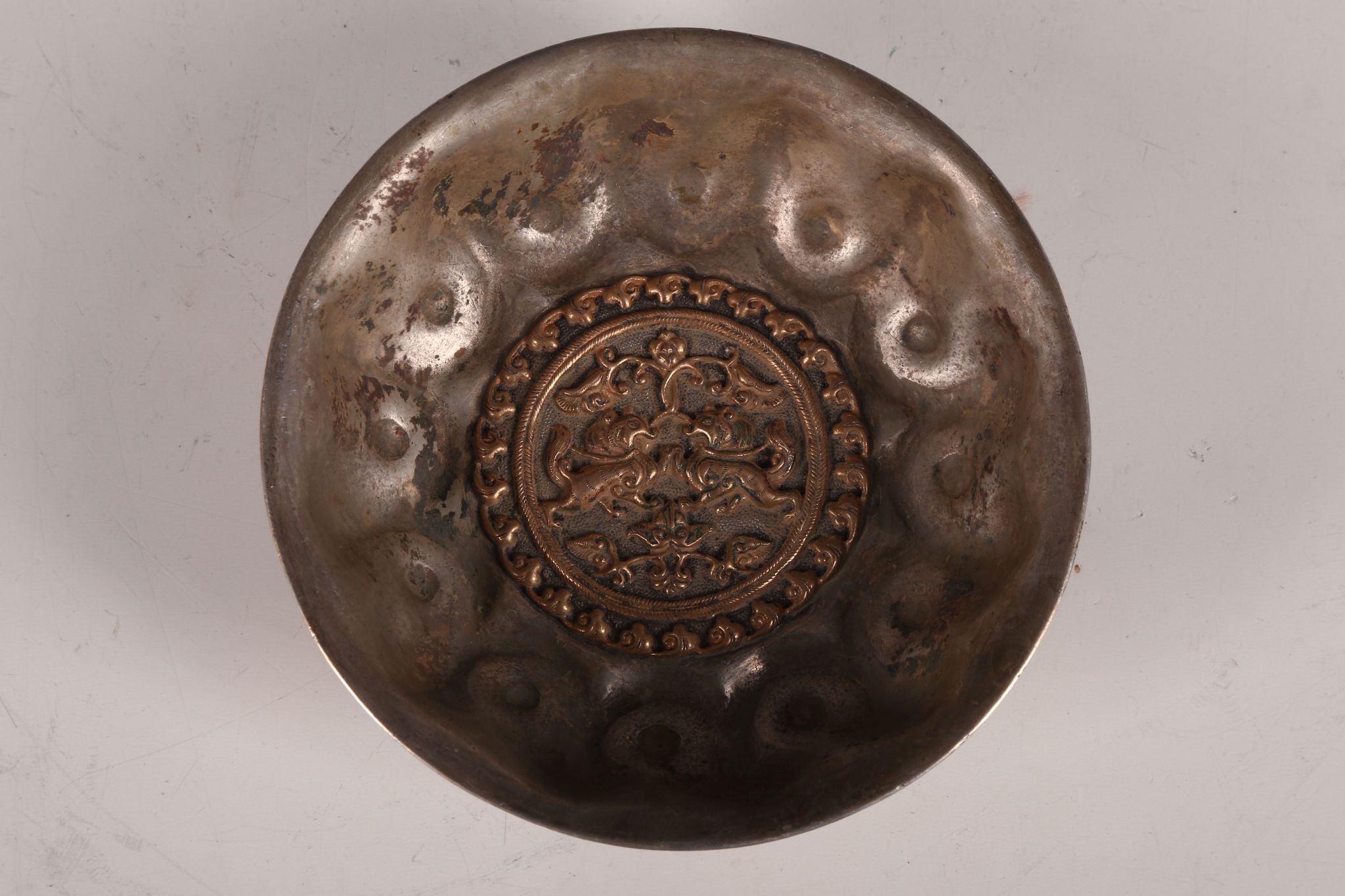 A Chinese lobed dish, with inlaid decoration to the exterior and a circular panel of deeply - Image 3 of 4