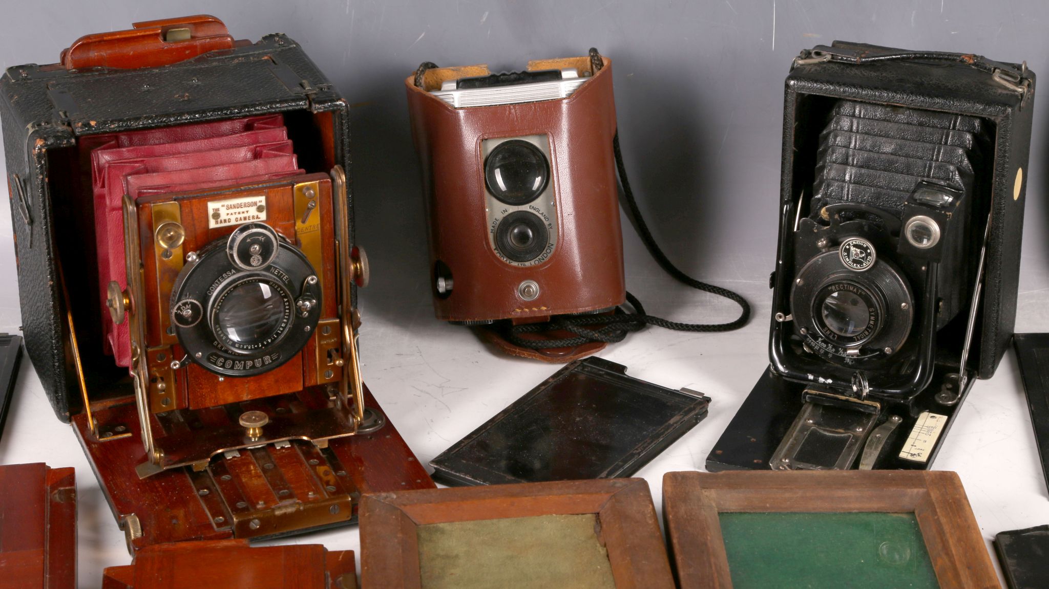 A vintage Sanderson camera, mahogany box red bellows with a set of three plates, a portable - Image 3 of 4