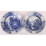 A pair of fine Chinese blue and white plates. Yongzheng/Qianlong. Each with central medallion with a