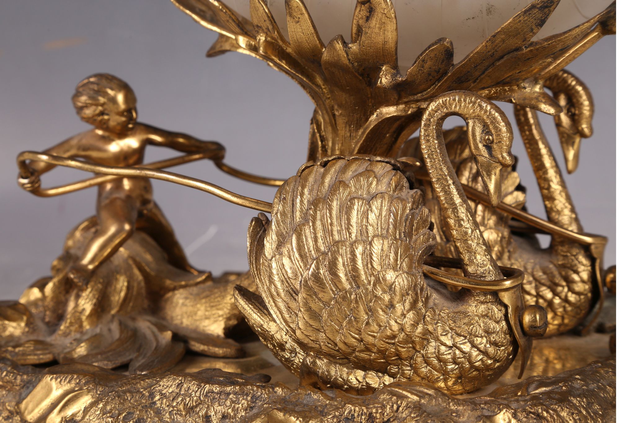 A decorative 19th Century gilt metal table ornament in Palais Royale style, modelled as a cherub and - Bild 3 aus 3