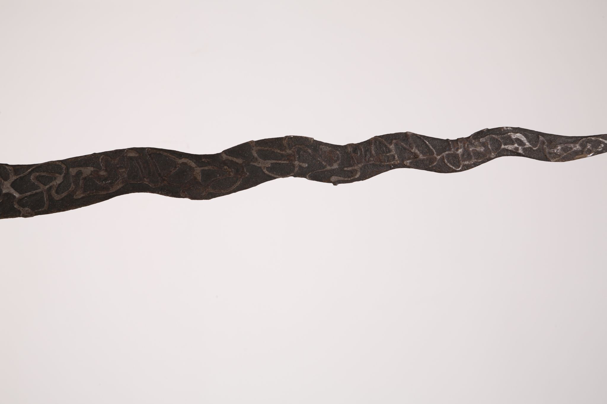 Malayan Kris, brass 'hoof' handle with leaf decoration, trailing branch decoration to 28.5cm - Image 7 of 8