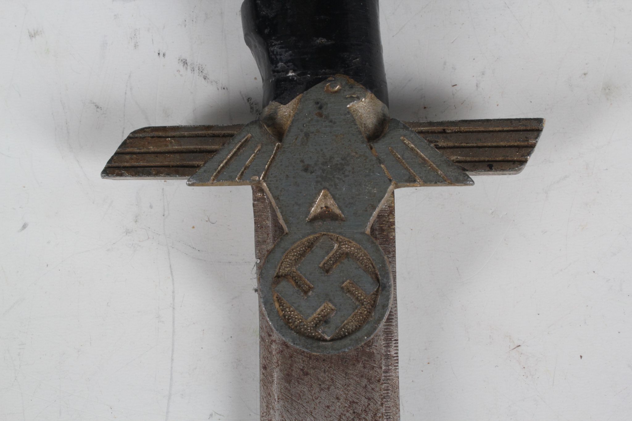 Nazi 3rd Reich home made dagger, painted finger grip, eagle and swastika quillon, double side, 16. - Image 2 of 4