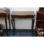 A 1930s walnut fold-over card table with gadrooned edge raised on carved cabriole legs, 75 x 74 x