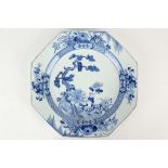 A CHINESE BLUE AND WHITE OCTAGONAL PLATE. 
Qing Dynasty, Qianlong era. 
The central medallion