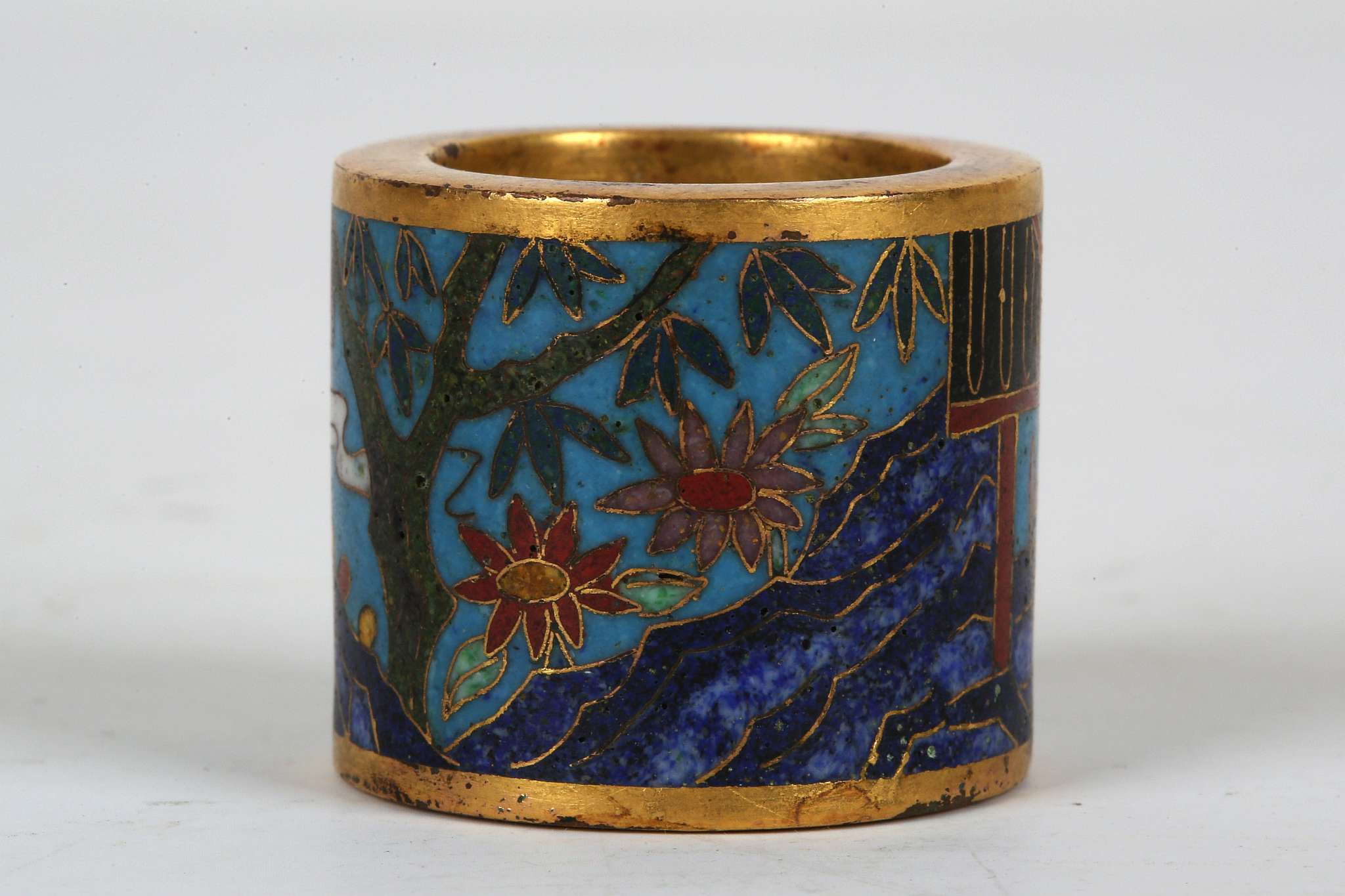 A CHINESE CLOISONNÉ ENAMELLED ARCHER’S RING. 
Qing Dynasty, 18th C. 
The exterior decorated with a - Image 2 of 6