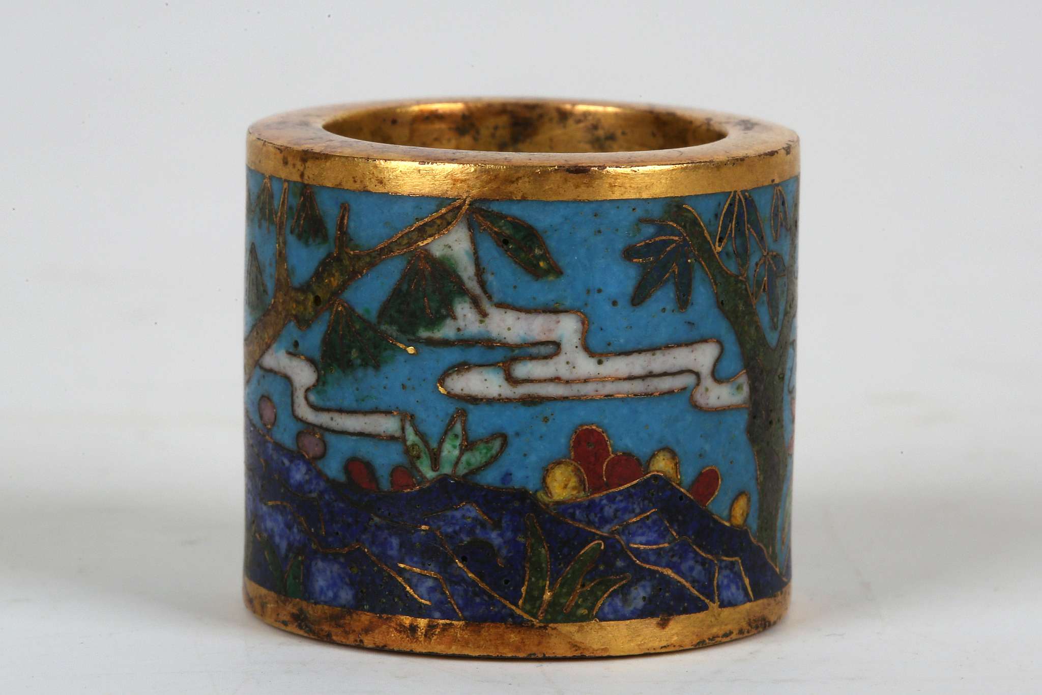 A CHINESE CLOISONNÉ ENAMELLED ARCHER’S RING. 
Qing Dynasty, 18th C. 
The exterior decorated with a - Image 4 of 6