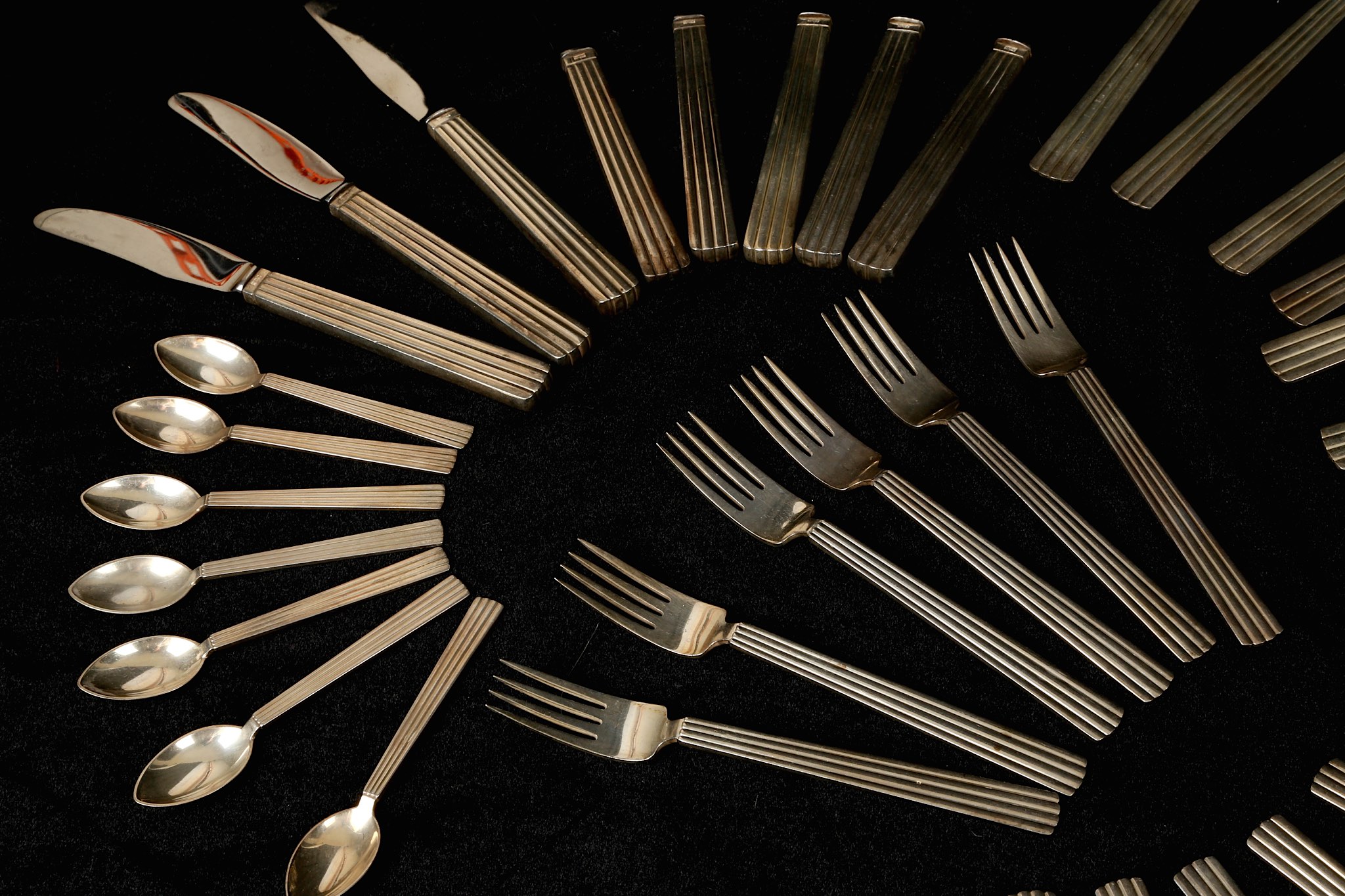 Georg Jensen 'Bernadotte' cutlery, consisting of 12 dinner forks, 8 dinner knives, 8 luncheon - Image 3 of 5