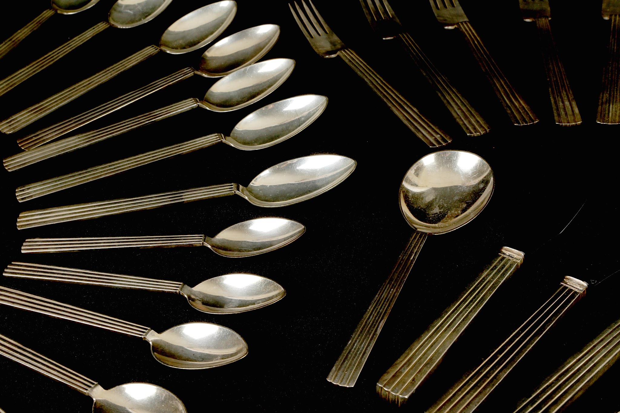 Georg Jensen 'Bernadotte' cutlery, consisting of 12 dinner forks, 8 dinner knives, 8 luncheon - Image 4 of 5