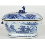WITHDRAWN !!!A CHINESE BLUE AND WHITE TUREEN AND COVER
Qianlong Period
Of oblong form with canted
