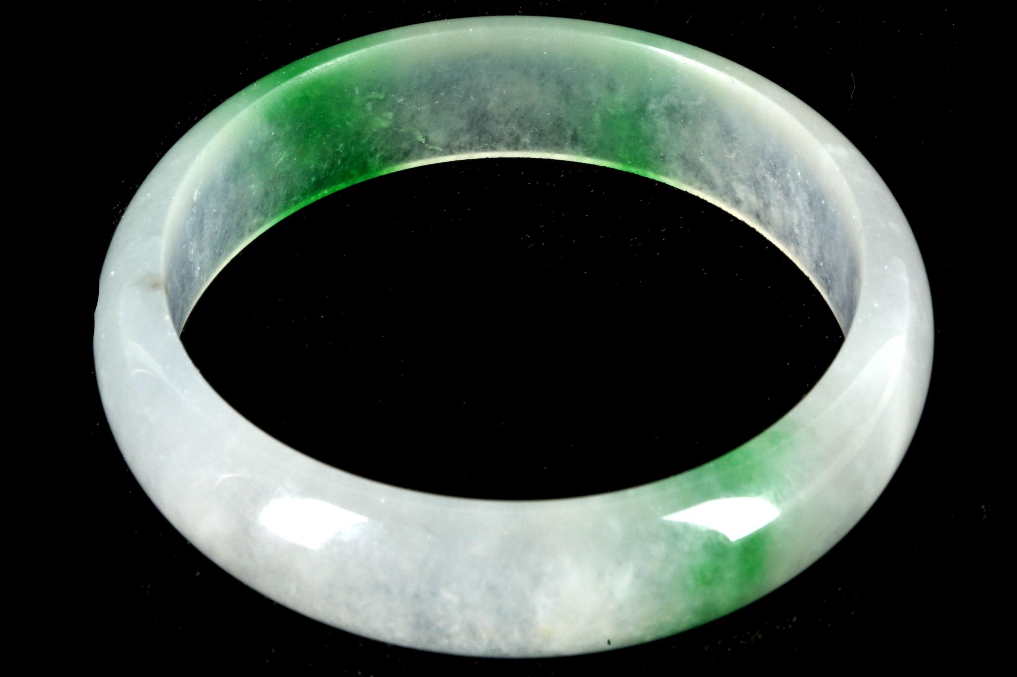 A 20th century Chinese jade bangle